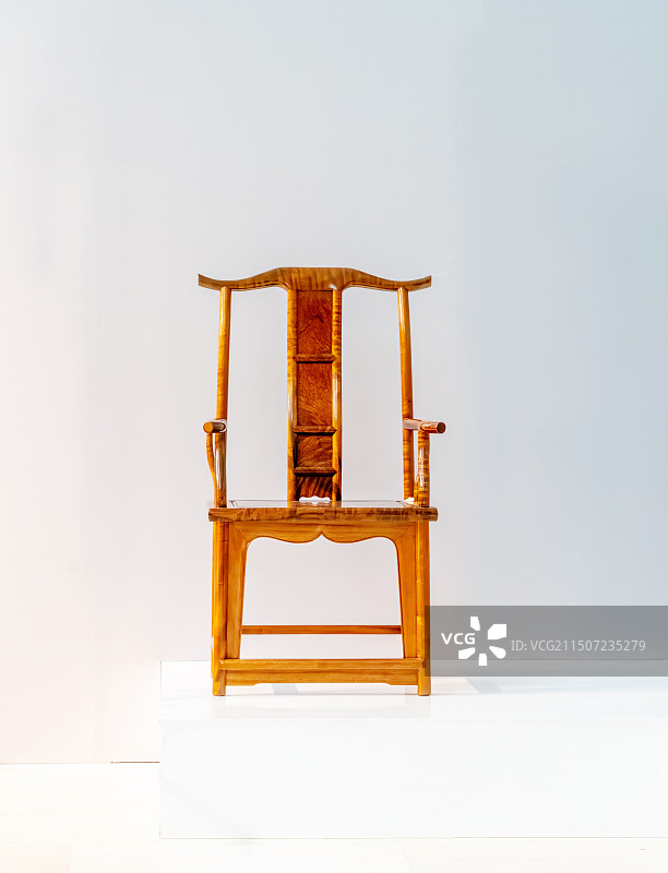 金丝楠木家俱，明式四出头官帽椅图片素材