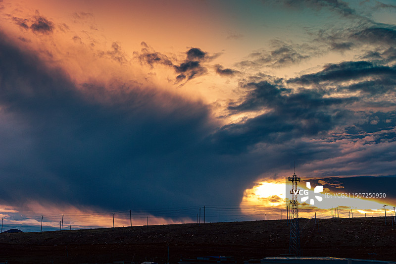岗巴郊外晚霞图片素材
