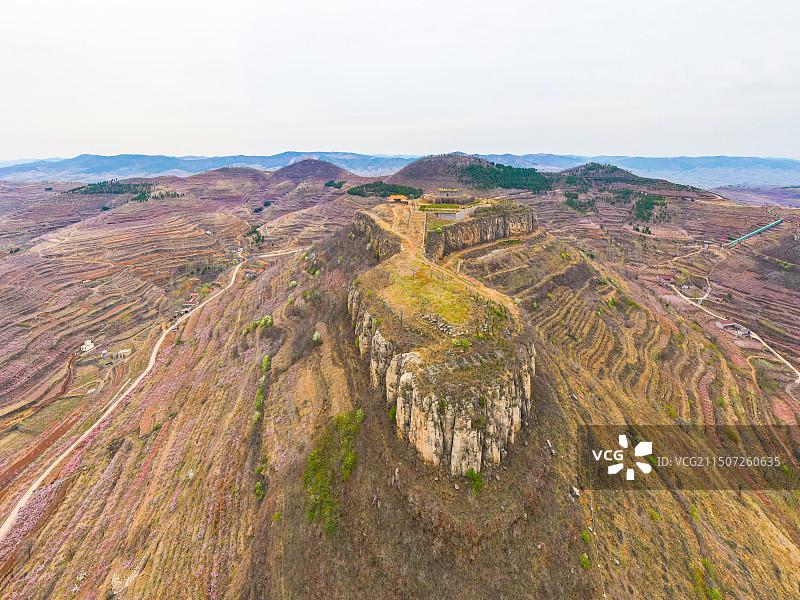 中国山东省临沂市蒙阴县岱崮镇岱崮地貌图片素材