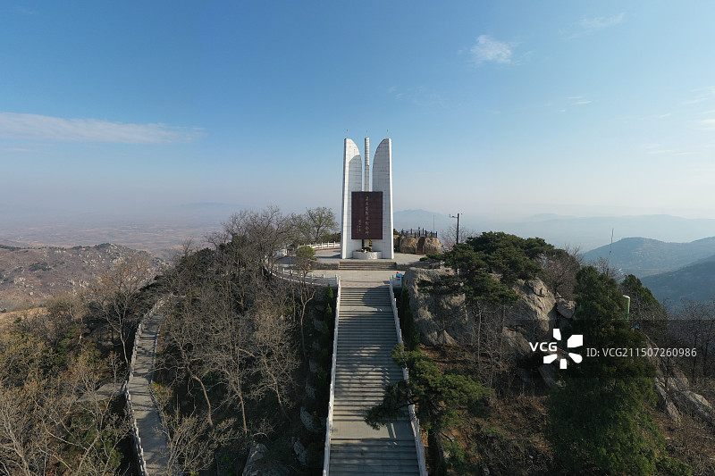 中国山东省临沂市蒙阴县垛庄孟良崮旅游区孟良崮战役纪念碑图片素材