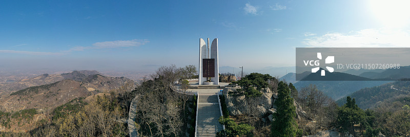 中国山东省临沂市蒙阴县垛庄孟良崮旅游区孟良崮战役纪念碑图片素材