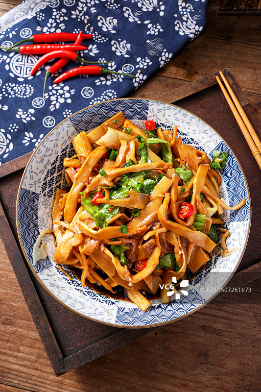 最原始的手拌糯米笋碳烤笋新鲜农家笋片笋条自制泡椒笋图片素材