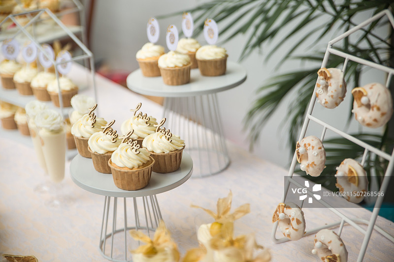 婚礼甜品台奶油蛋糕图片素材