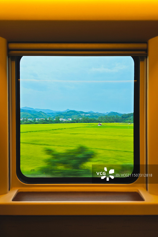 火车窗外图片素材