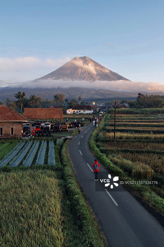 通往火山之路图片素材