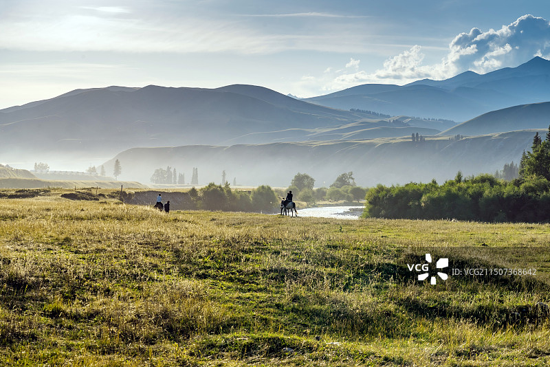 新疆独库公路唐布拉草原图片素材