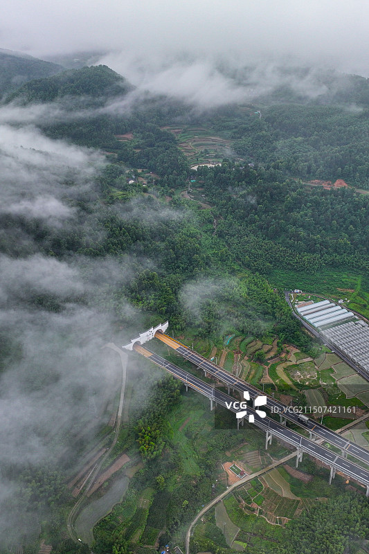 俯拍下的公路图片素材