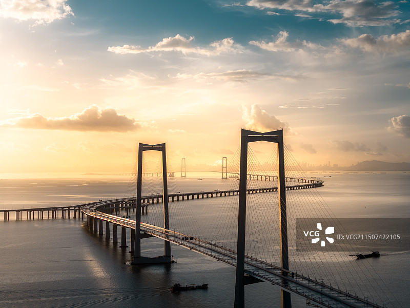 朝霞下的深中通道图片素材