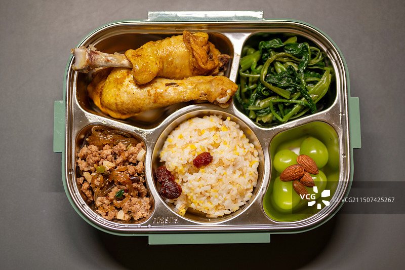 中学生“小饭桌”图片素材