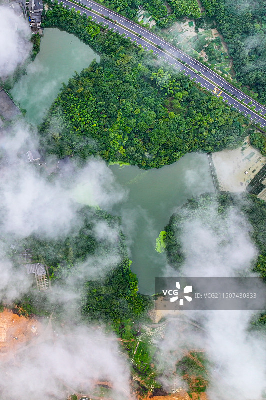 俯拍下的公路图片素材