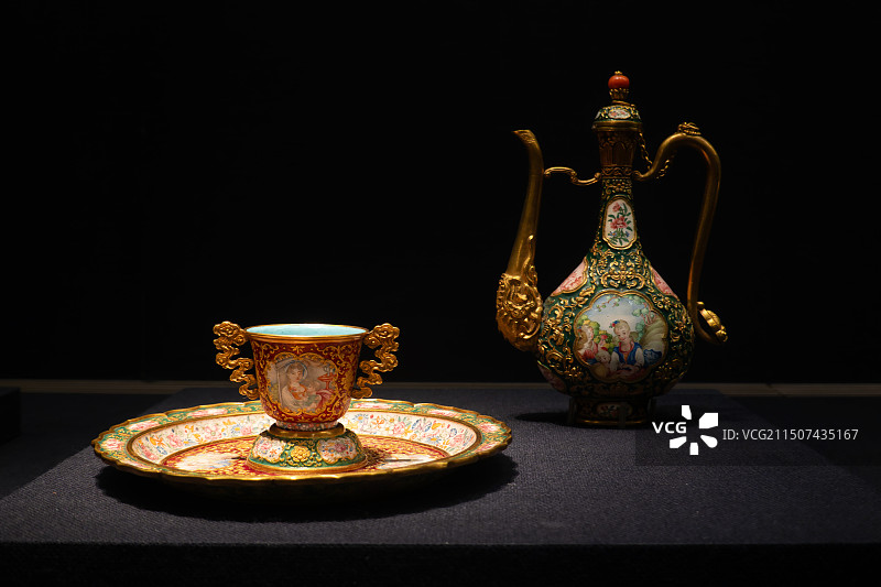 金胎内填画珐琅夕阳仕女执壶，杯，清，乾隆，台北故宫博物院文物藏品图片素材