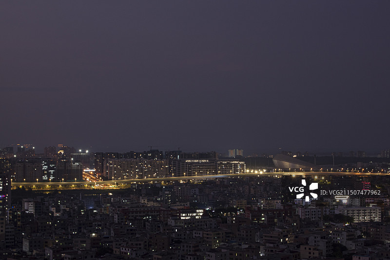 蓝调时间的海口市秀英区图片素材