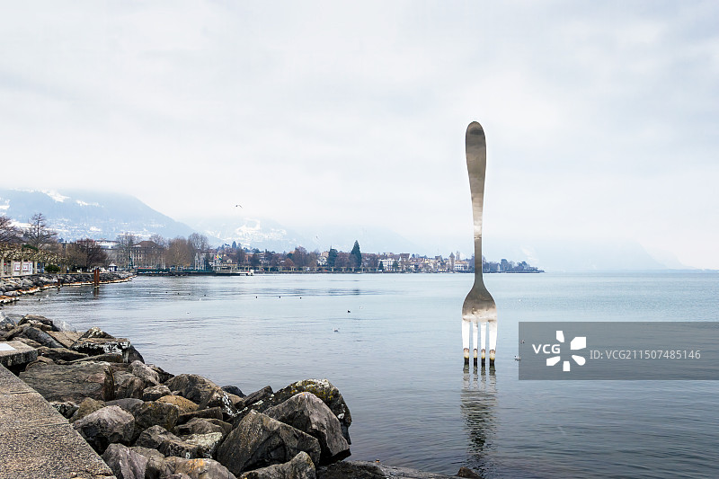 日内瓦湖畔“定湖神叉” 瑞士西部城镇沃韦图片素材