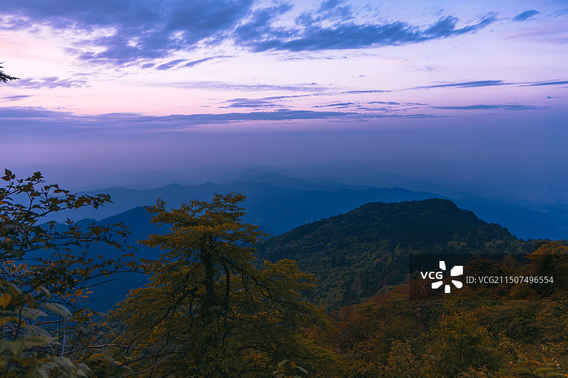 峨眉山冷暖调落日晚霞夕阳西下图片素材