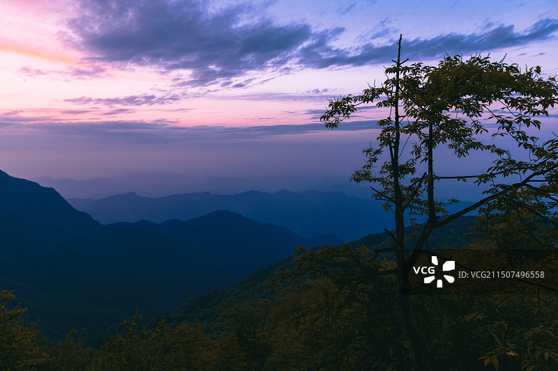 峨眉山冷暖调落日晚霞夕阳西下图片素材
