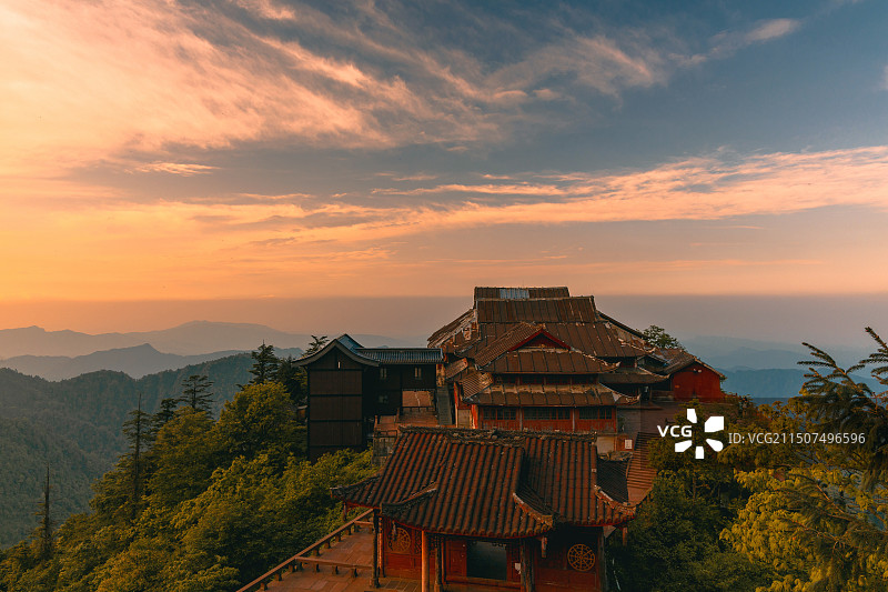 峨眉山冷暖调落日晚霞夕阳西下图片素材