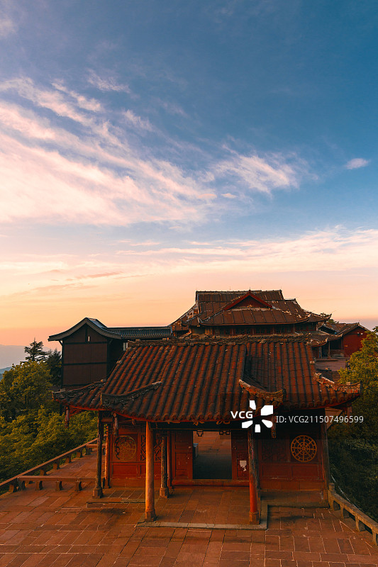 峨眉山冷暖调落日晚霞夕阳西下图片素材