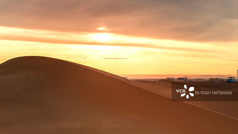 中卫沙坡头日出图片素材