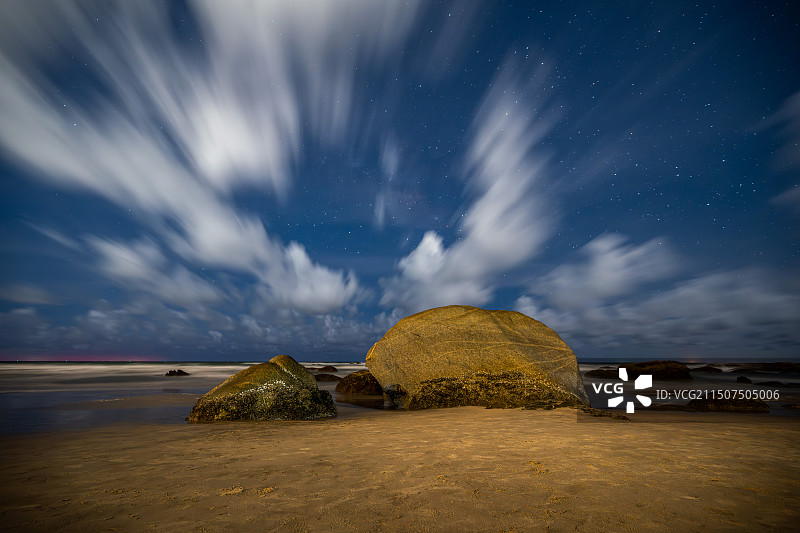 吴川鼎龙湾调德海滩夜景图片素材