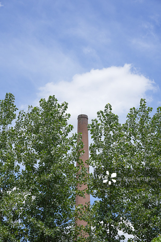 晴天下的砖厂图片素材