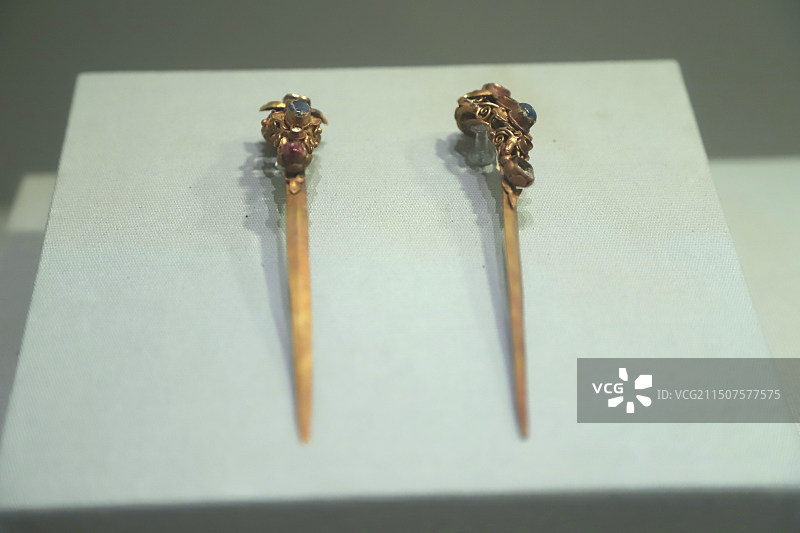 云南省博物馆明朝宝石金花簪图片素材