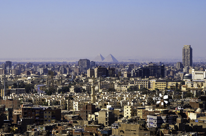 老开罗-远眺金字塔图片素材