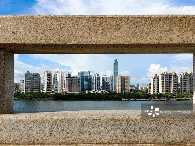 广东省惠州市区的现代商务摩天大楼城市风光背景图图片素材