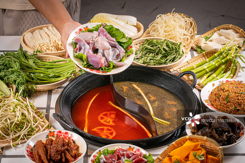 火锅食材 新鲜蔬菜菌菇牛蛙鸡胗图片素材