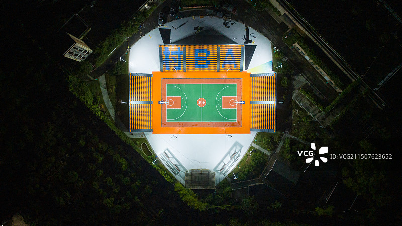 浙江台州黄岩澄江街道凤洋村村BA篮球场赛场夜景航拍图片素材