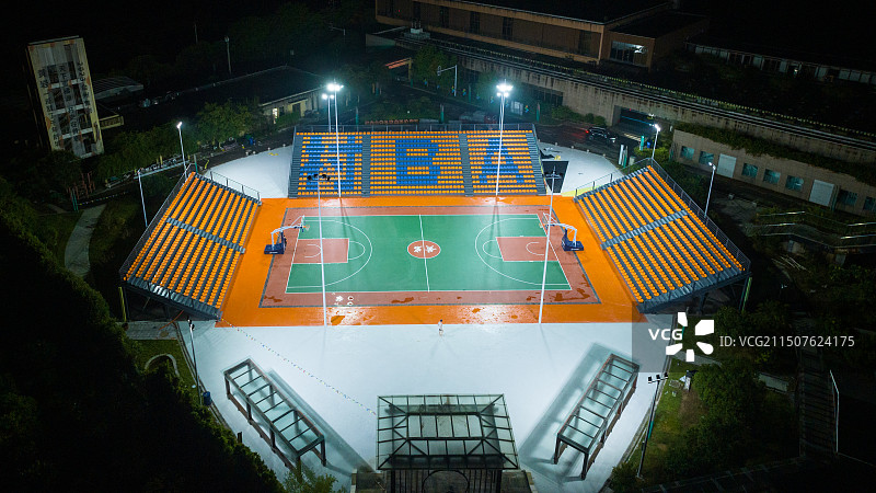 浙江台州黄岩澄江街道凤洋村村BA篮球场赛场夜景航拍图片素材