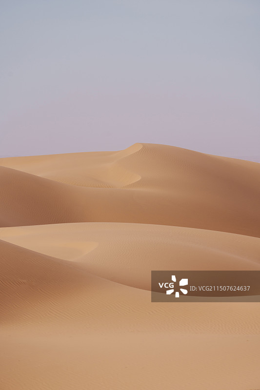 晴空下的沙漠风景图片素材