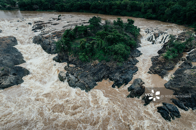 孔帕平瀑布图片素材