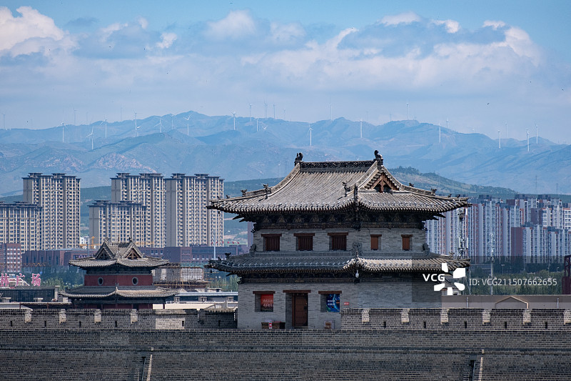 大同古城城墙历史建筑与现代城市图片素材