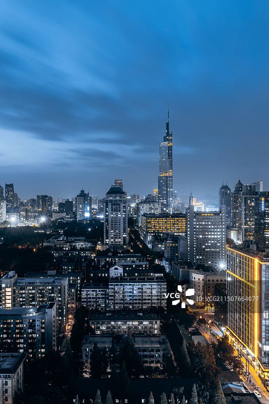 中国江苏南京紫峰大厦城市天际线夜景风光图片素材