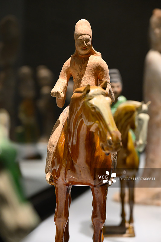 彩色釉陶骑马女俑-唐-上海博物馆瓷器图片素材