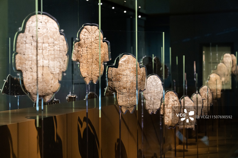 河南安阳殷墟博物馆新馆甲骨文展品图片素材