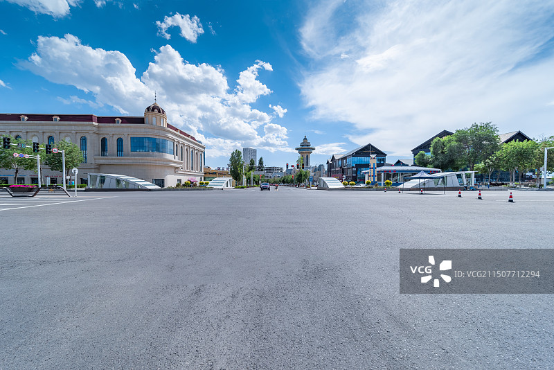 新疆霍尔果斯市城市建筑街道图片素材