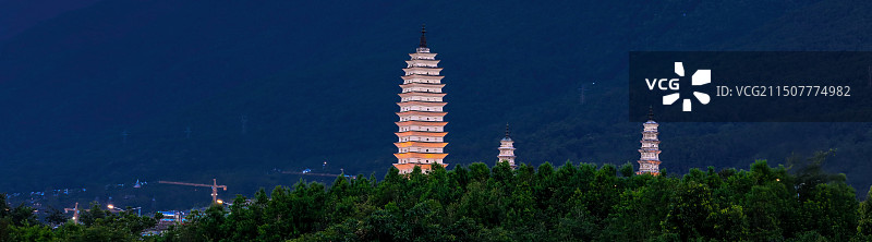 宁静苍山·光映三塔图片素材