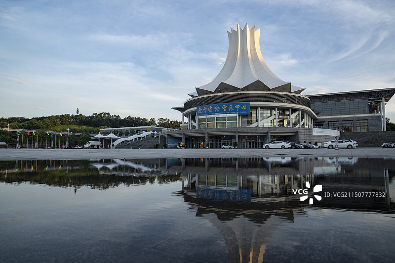 广西南宁会展中心傍晚风光图片素材