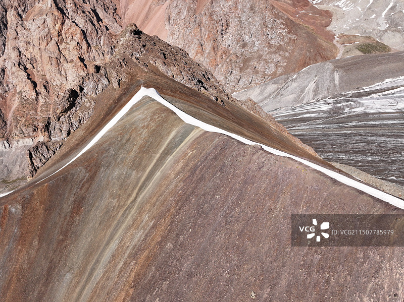 新疆G217国道独库公路哈希勒根达坂航拍图片素材