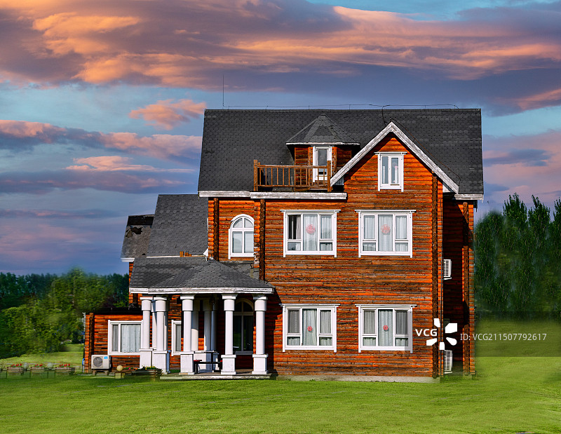 梦幻天空下的名山别墅图片素材