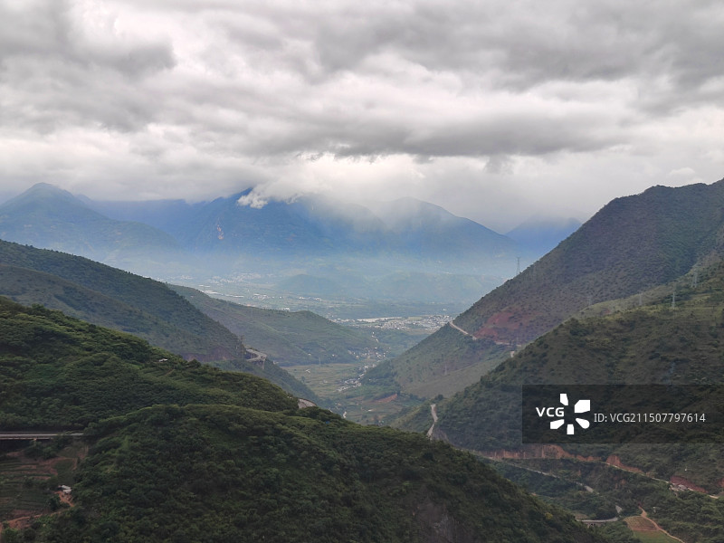 山谷奇境图片素材