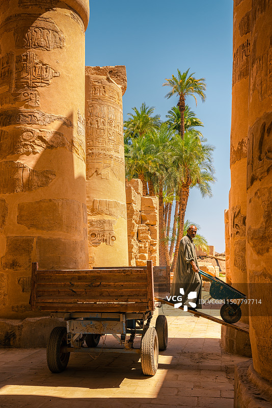 卢克索神庙的修理工图片素材