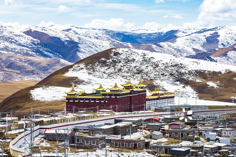 雪中的四川省康定市木雅大寺图片素材