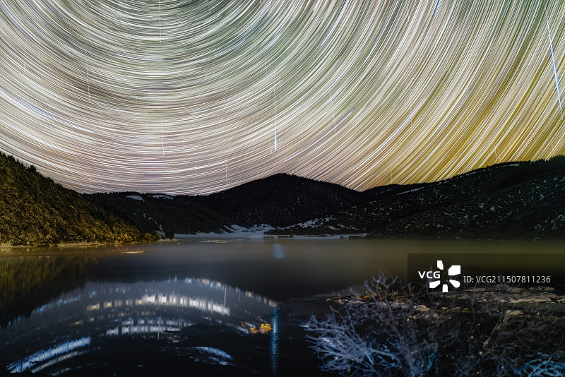 香格里拉属都湖星轨图片素材