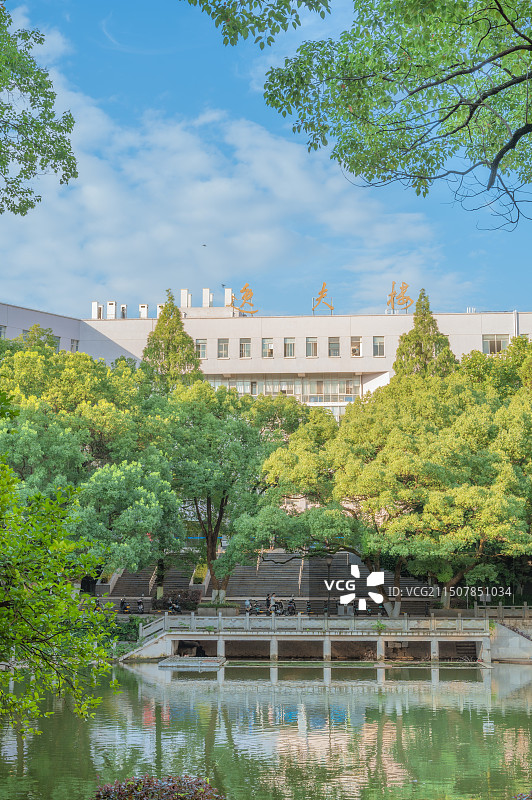 湖南长沙中南林业科技大学逸夫楼风光图片素材