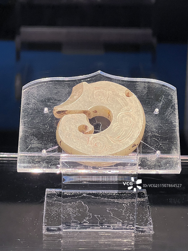 天津博物馆·蟠龙形玉饰·商图片素材