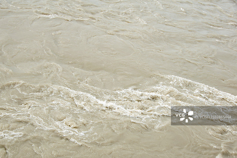 新疆伊犁特克斯河，洪水，激流图片素材