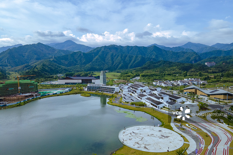 安徽黄山市东黄山悠悠湖风光图片素材