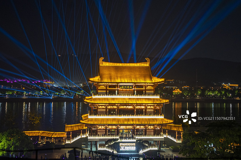 流光溢彩的杜甫江阁图片素材